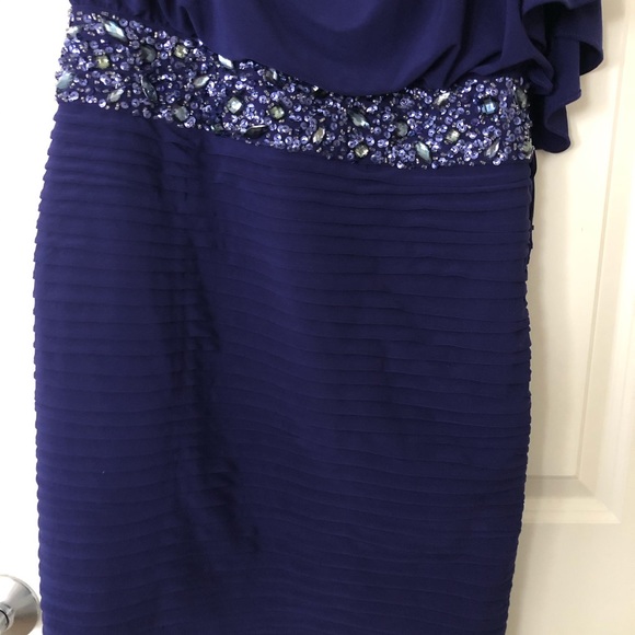 Elegant purple off the shoulder dress - Picture 4 of 9